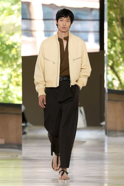 Look 11